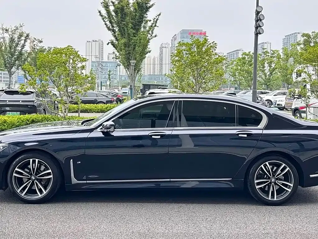 BMW 7 Series — фото 5