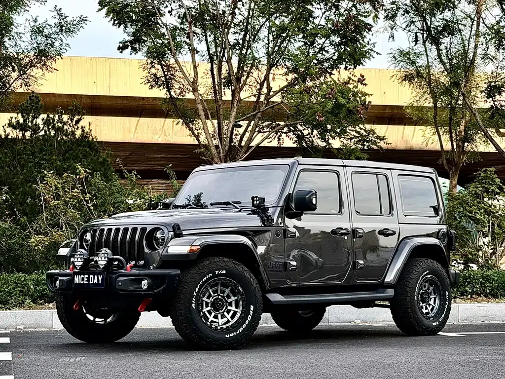 Jeep Wrangler — фото 1
