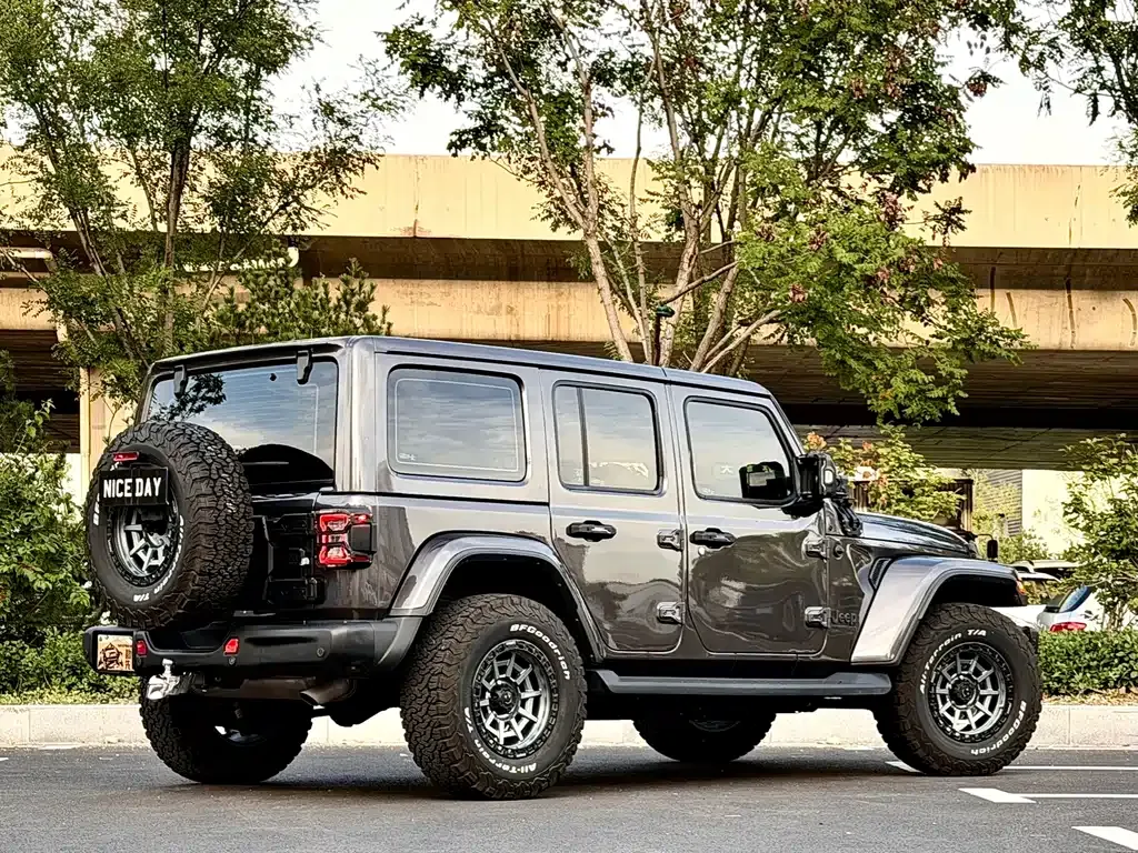 Jeep Wrangler — фото 5