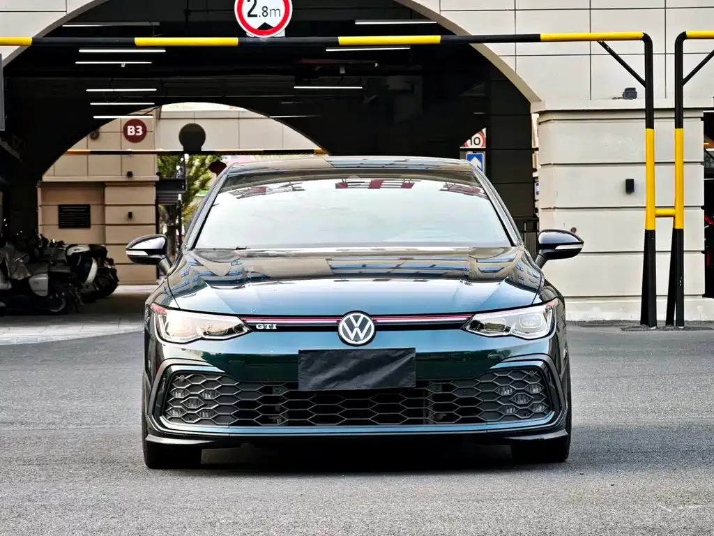 Volkswagen Golf GTI — фото 1