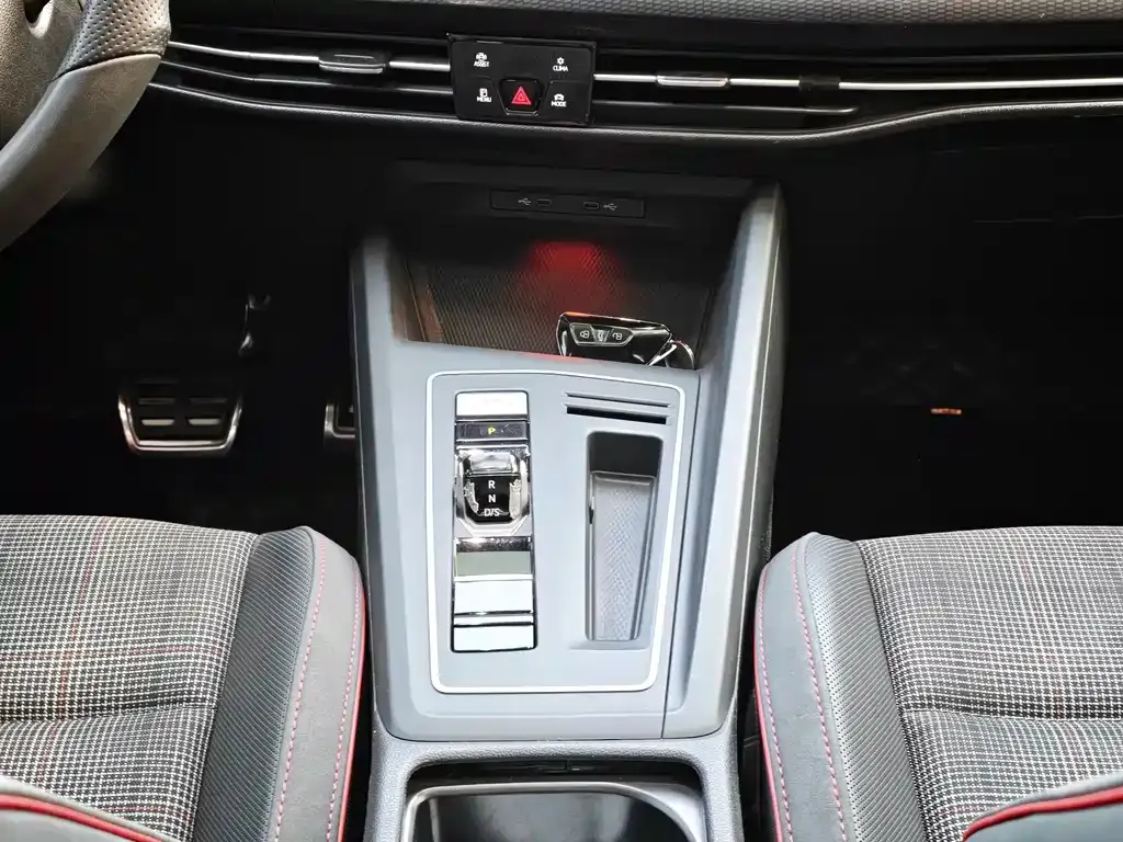 Volkswagen Golf GTI — фото 3