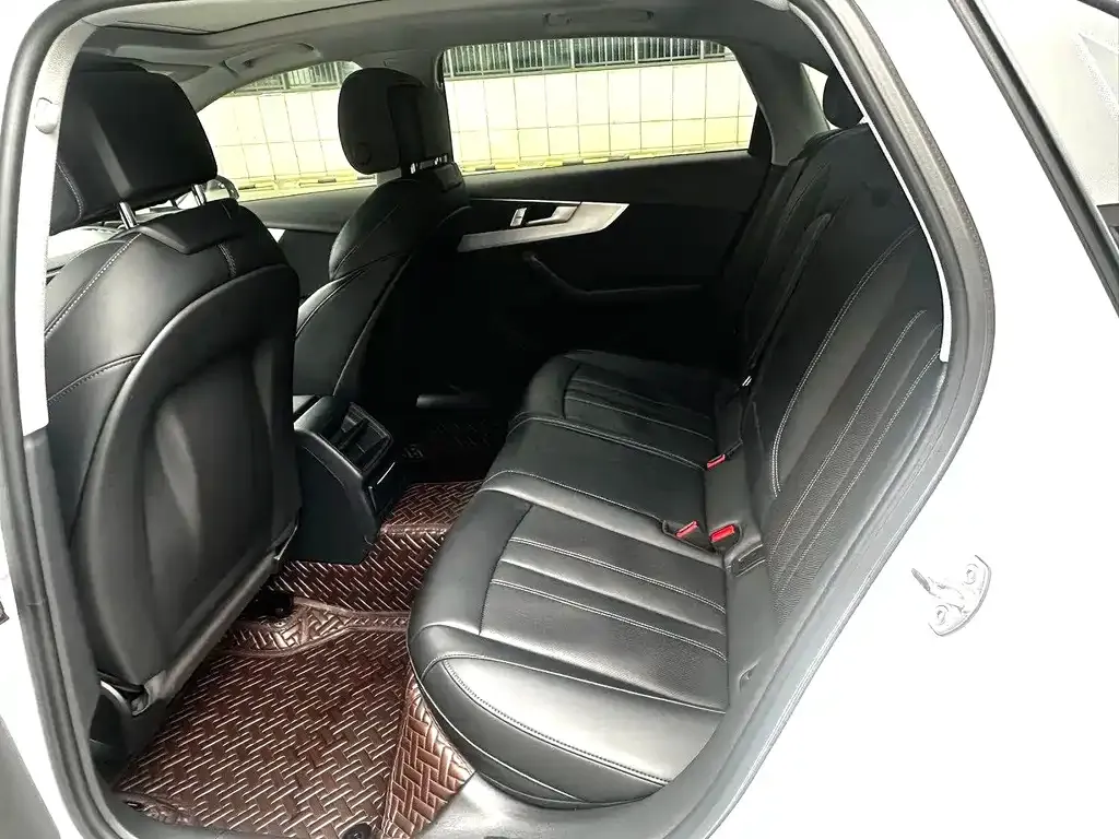 Audi A4L — фото 2