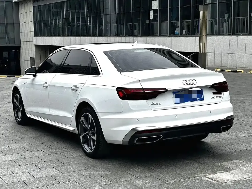 Audi A4L — фото 5