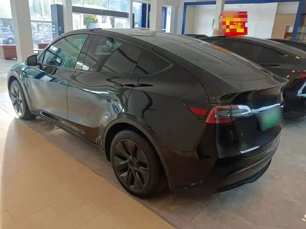 Tesla Model Y — фото 8
