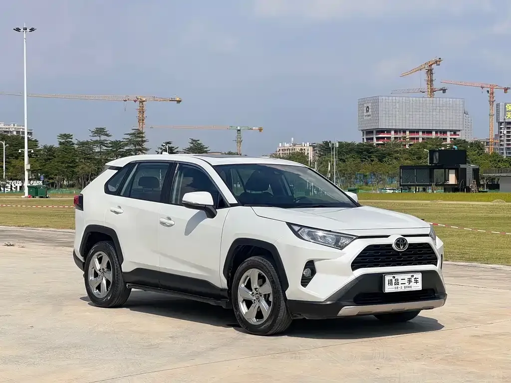 Toyota RAV4 — фото 10