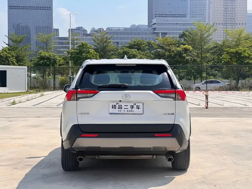 Toyota RAV4 — фото 9