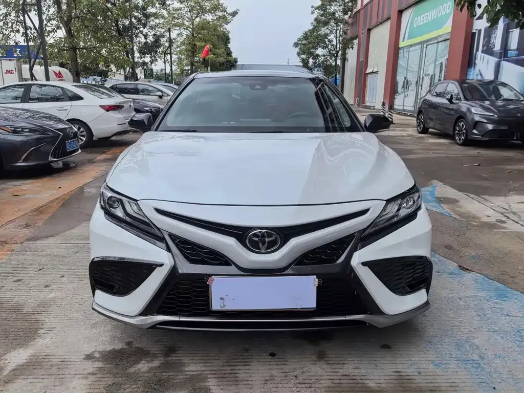 Toyota Camry — фото 5