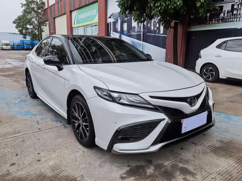 Toyota Camry — фото 4