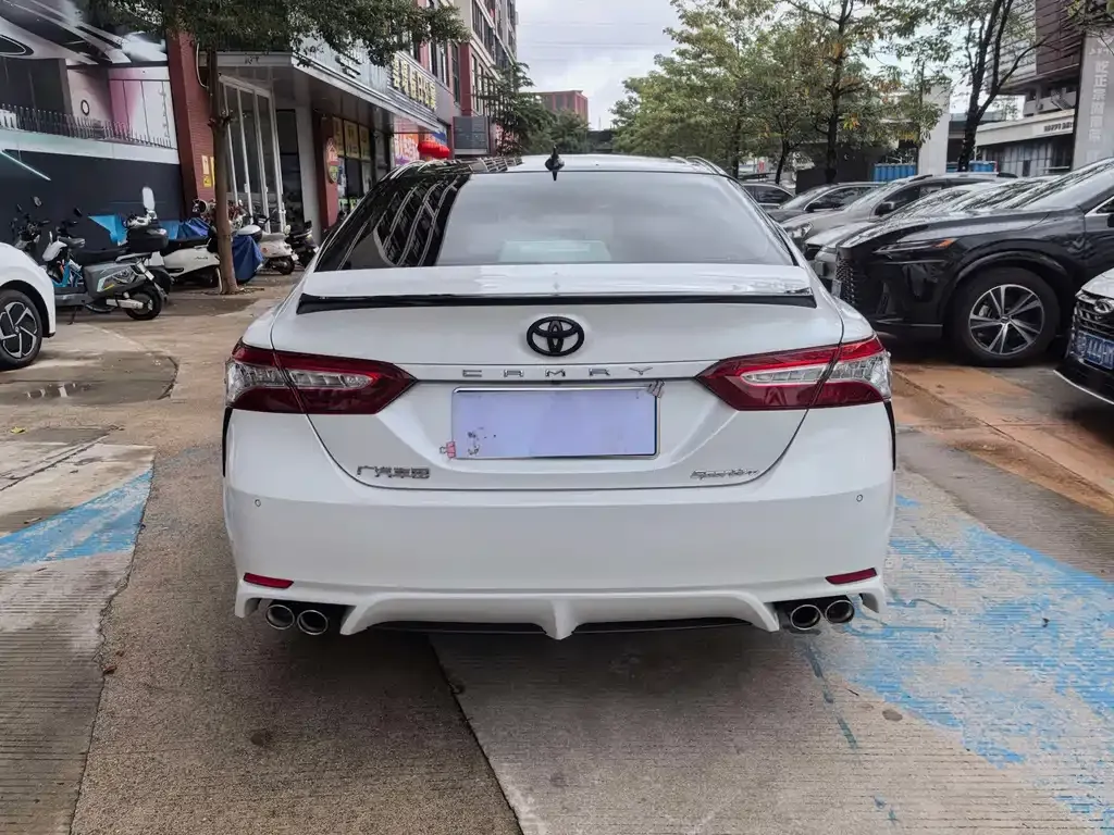 Toyota Camry — фото 10