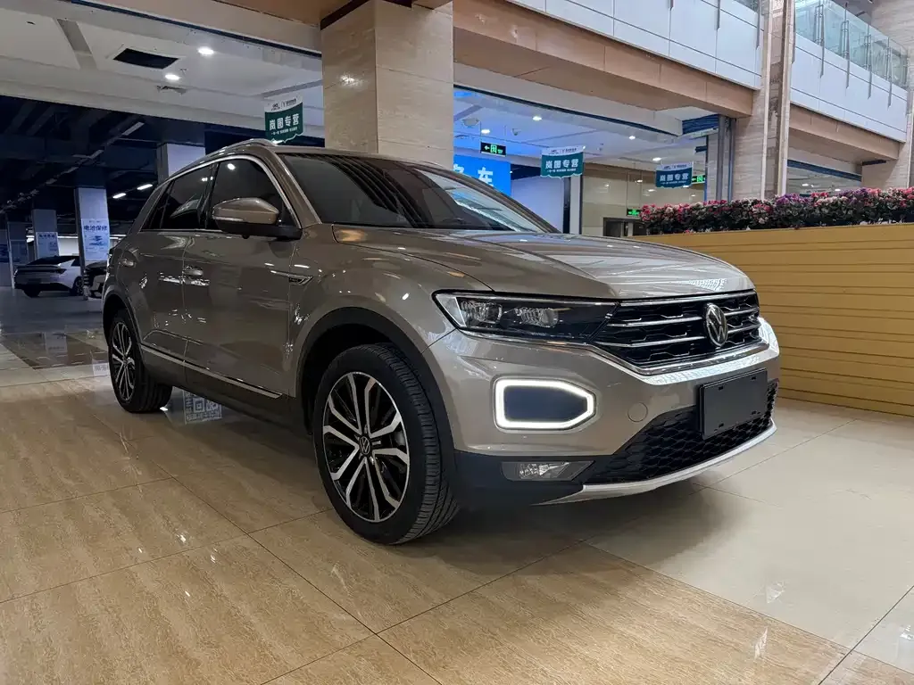 Volkswagen T-Roc — фото 9