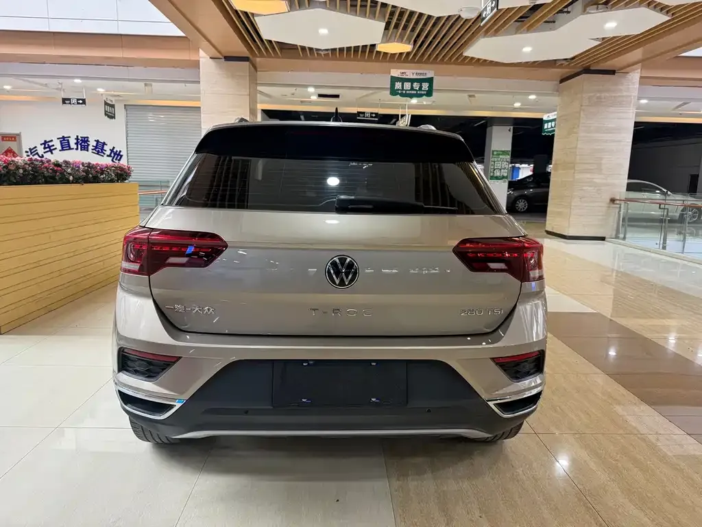Volkswagen T-Roc — фото 8