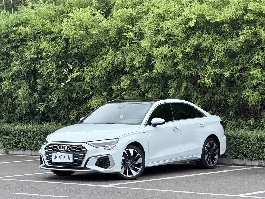 Audi A3 — фото 1
