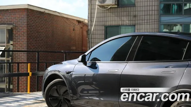 Tesla Model Y — фото 4