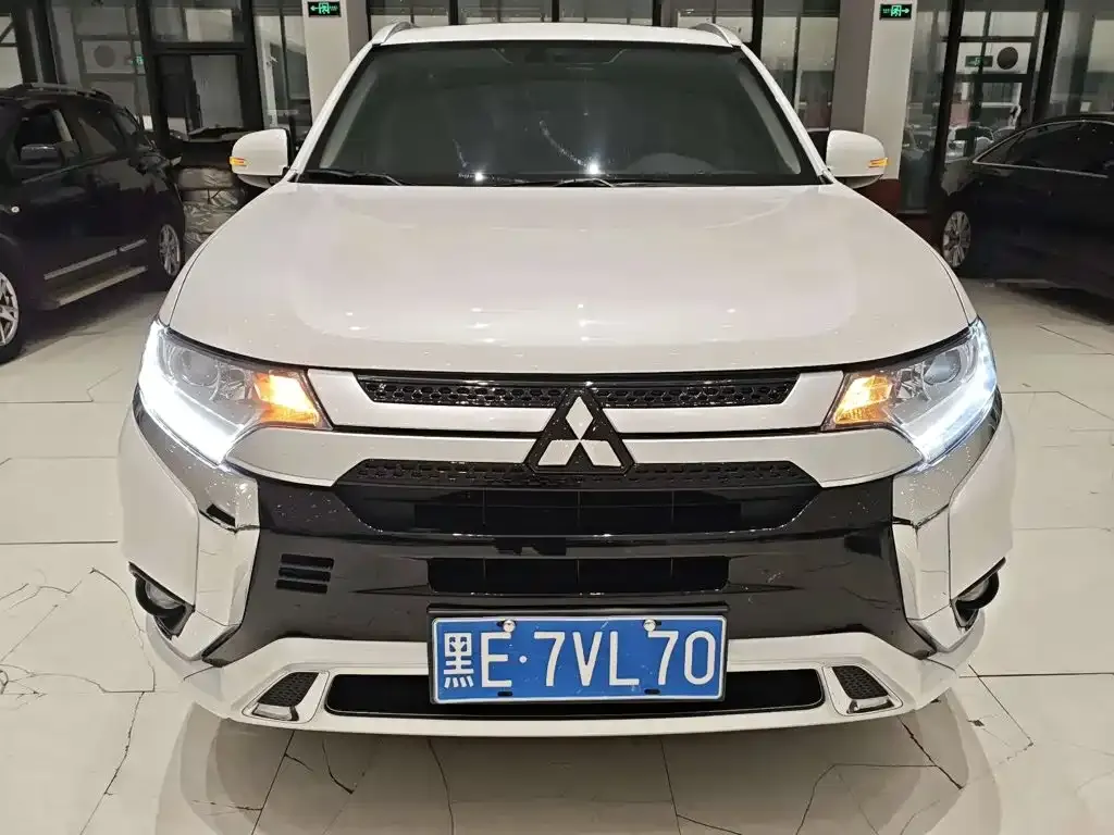 Mitsubishi Outlander — фото 4