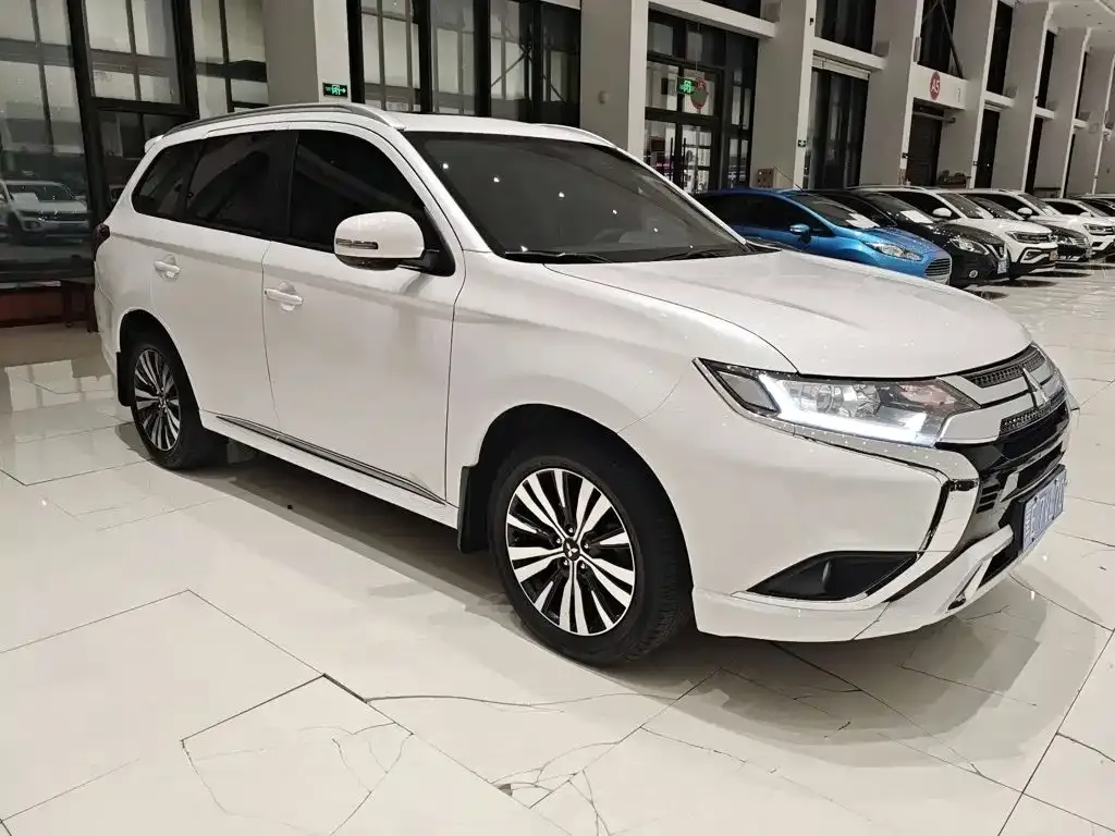 Mitsubishi Outlander — фото 3