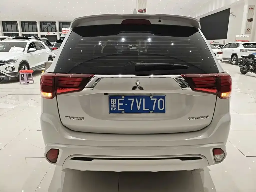 Mitsubishi Outlander — фото 2