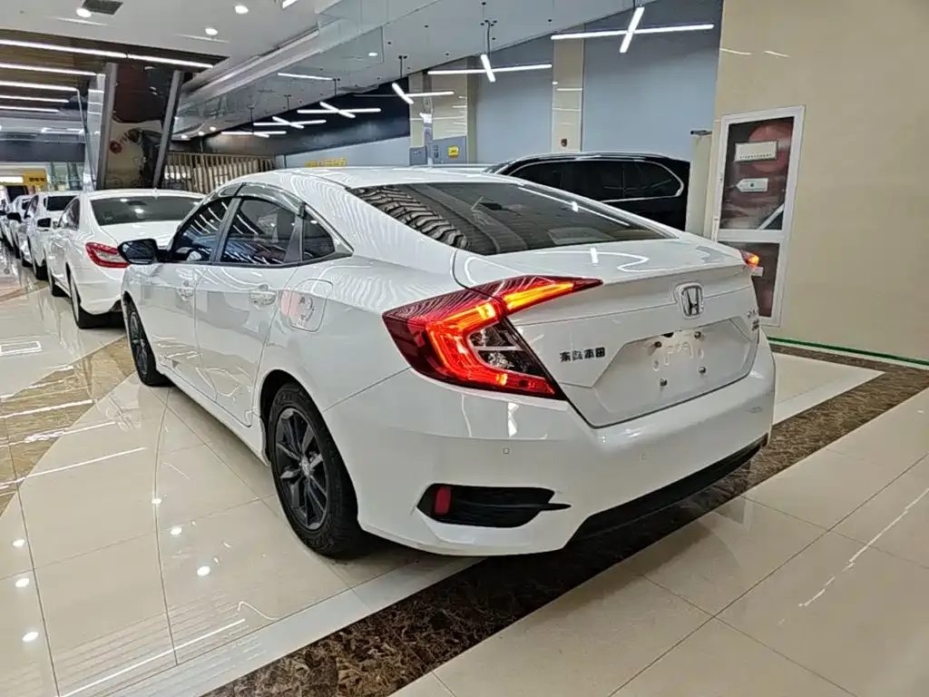 Honda Civic — фото 7