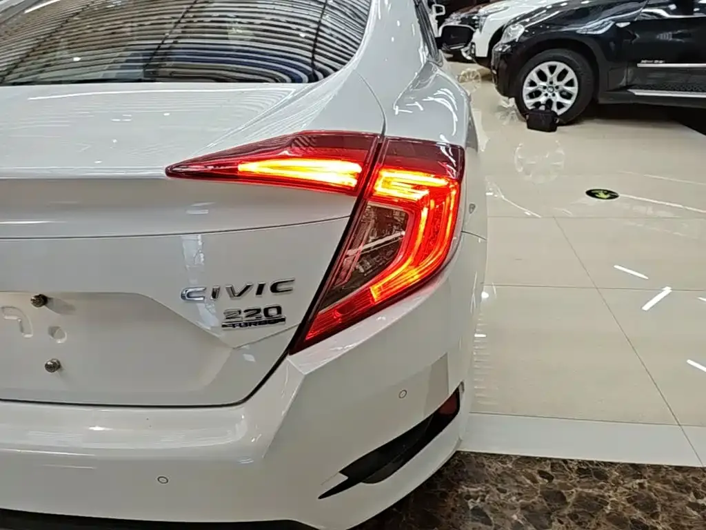 Honda Civic — фото 6