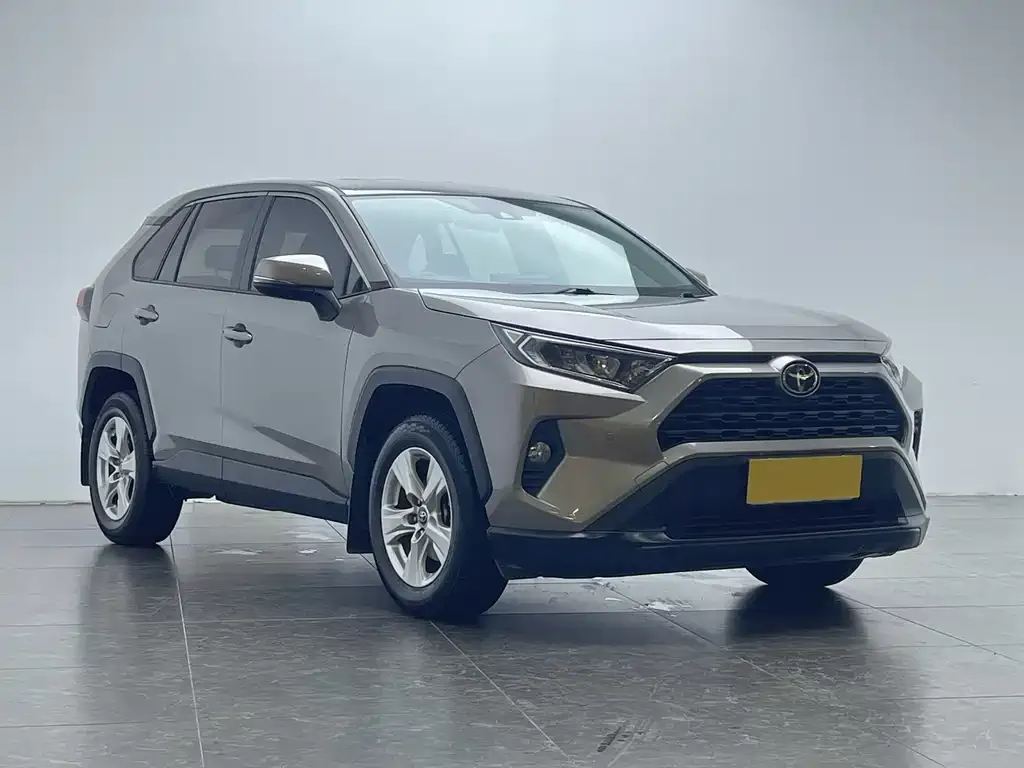Toyota RAV4 — фото 5