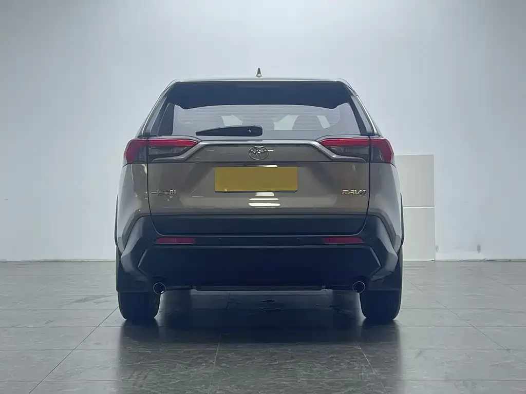 Toyota RAV4 — фото 2