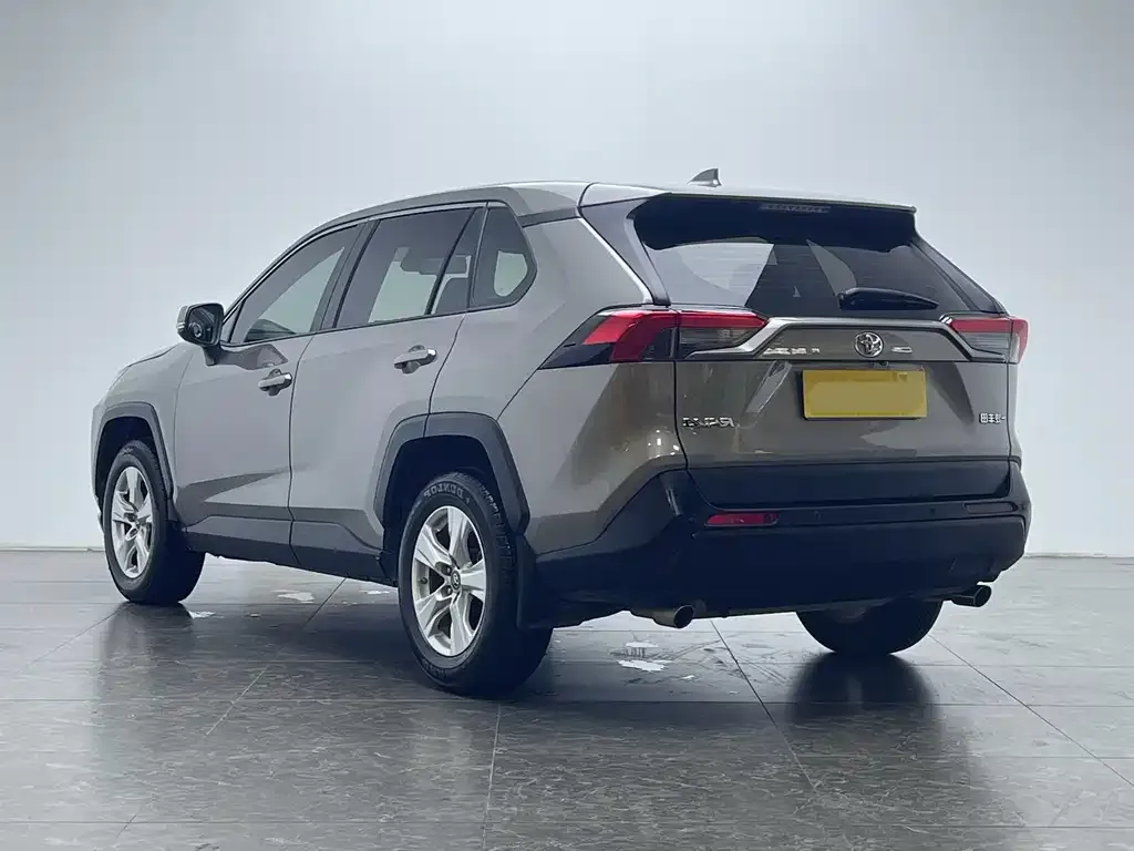 Toyota RAV4 — фото 10
