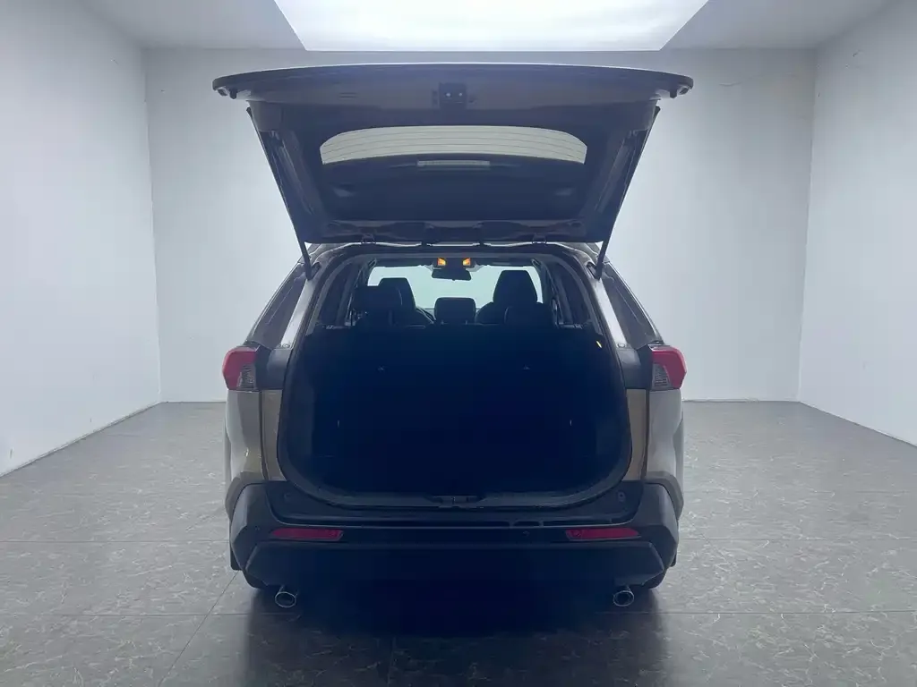 Toyota RAV4 — фото 3