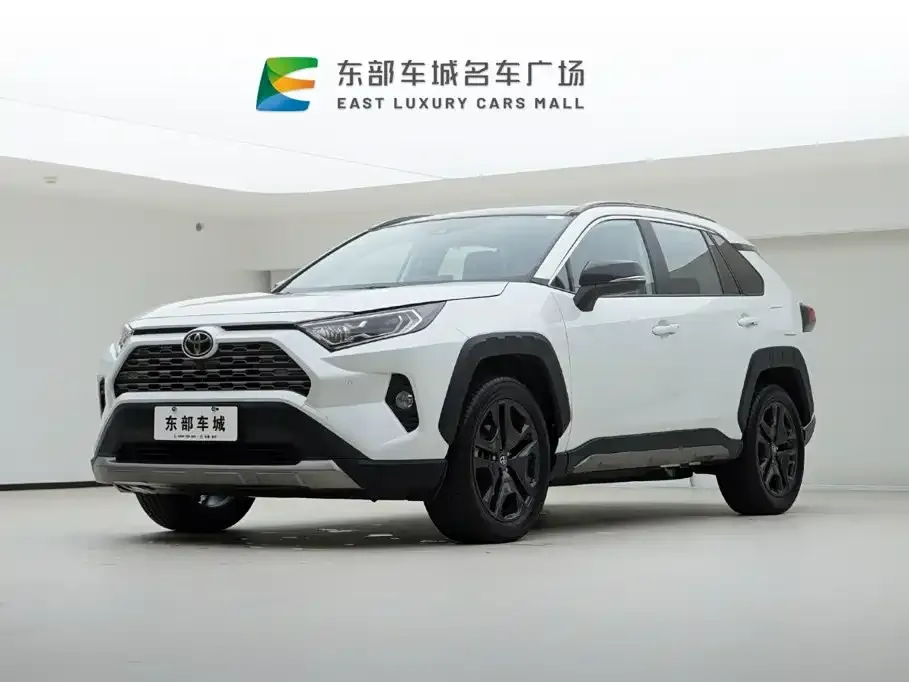 Toyota RAV4 — фото 1