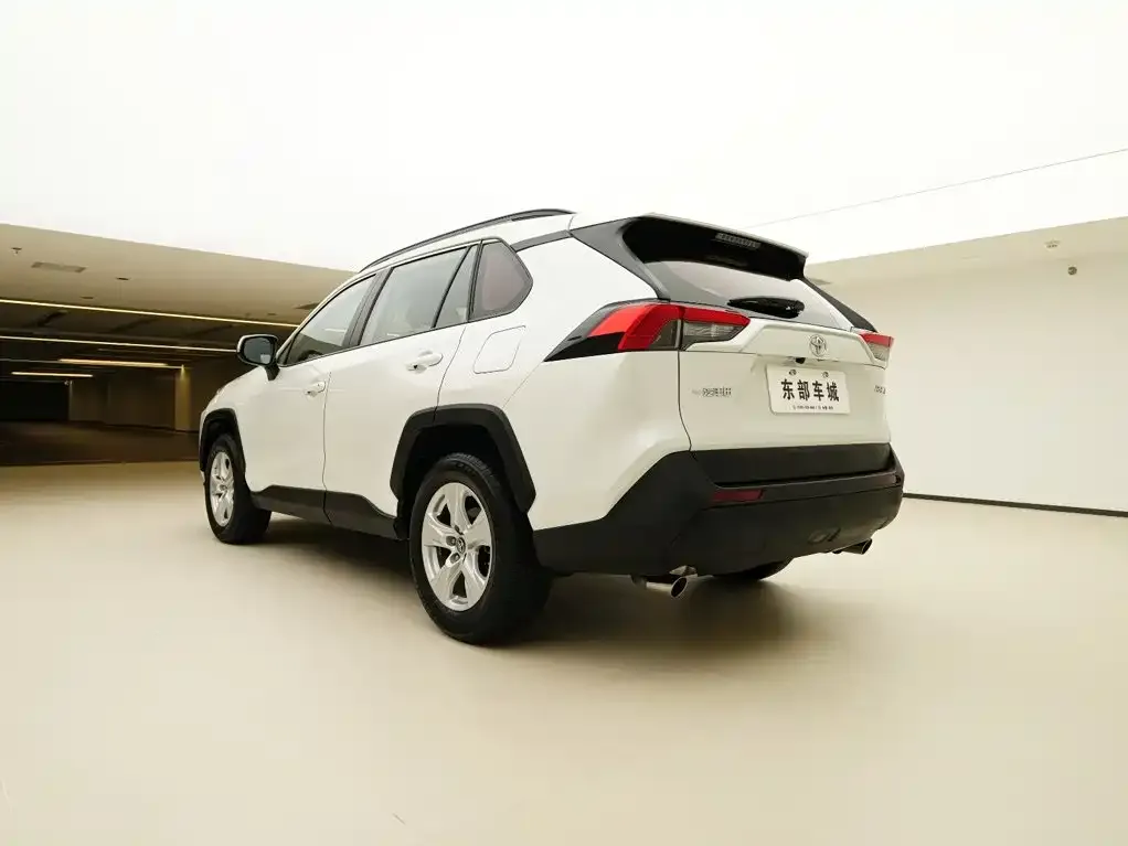 Toyota RAV4 — фото 7