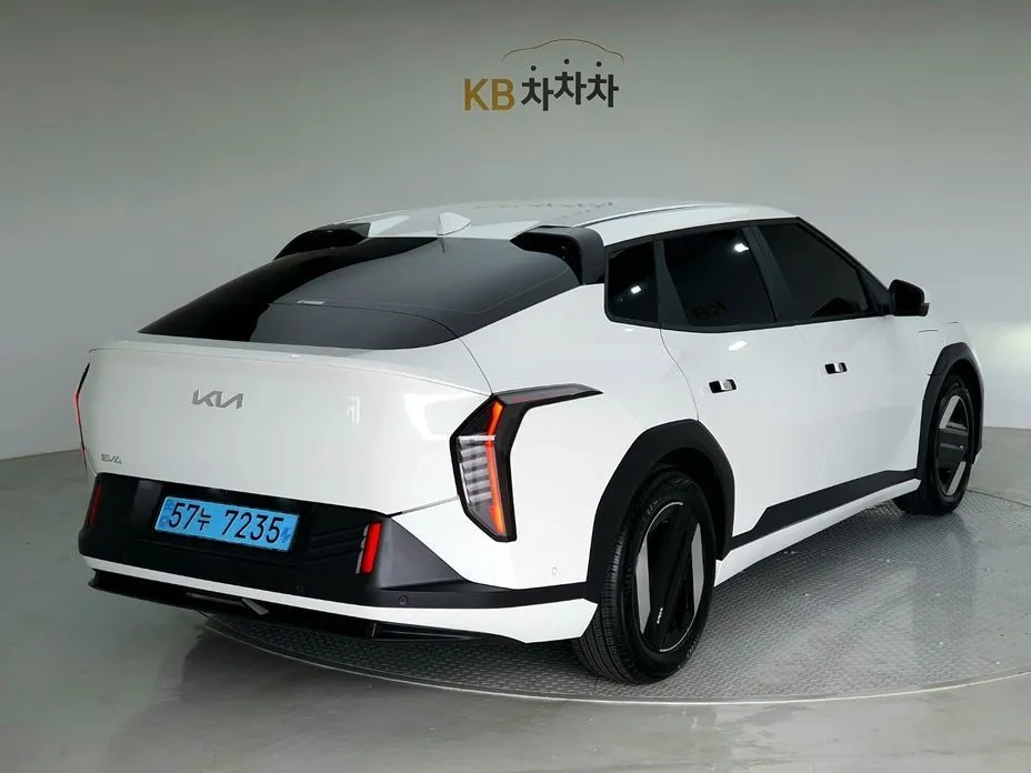 Kia EV4 — фото 6