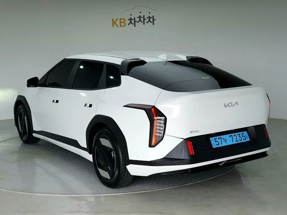Kia EV4 — фото 4