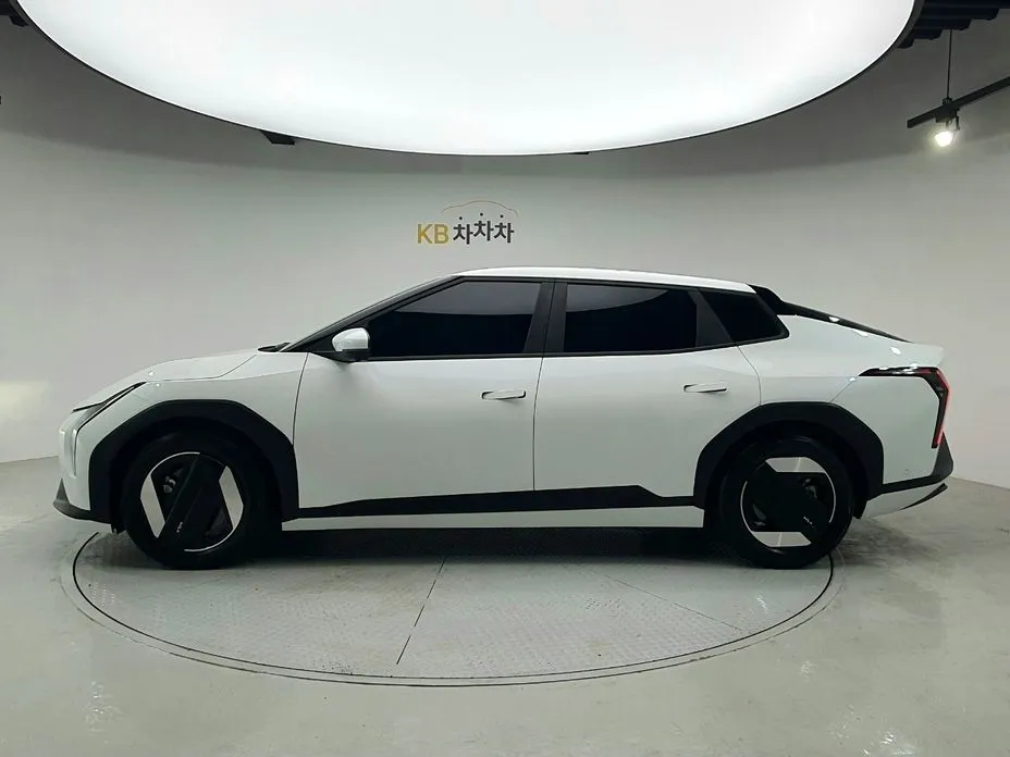Kia EV4 — фото 3