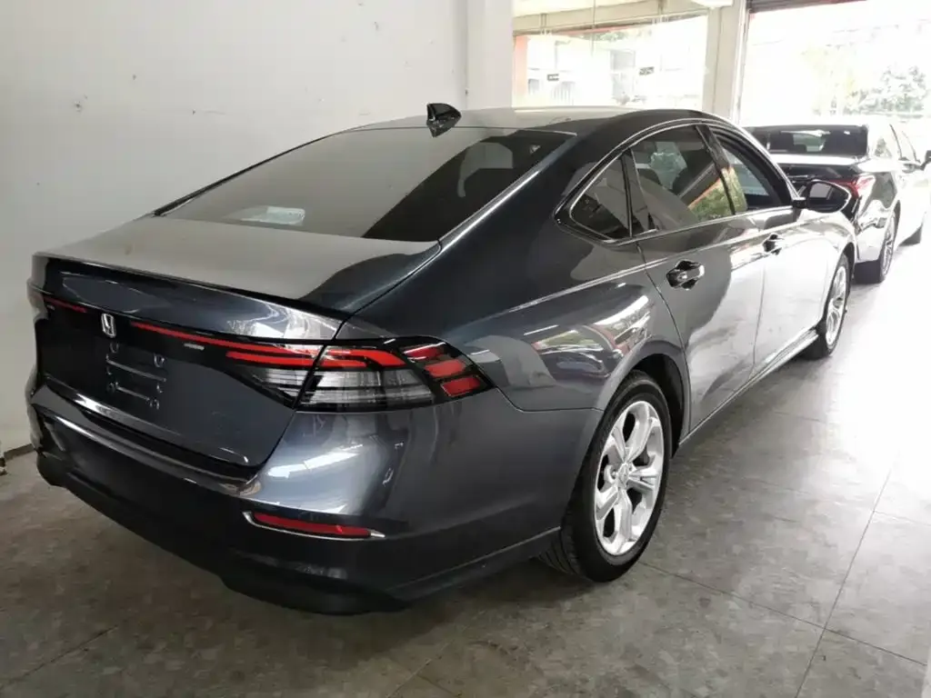 Honda Accord — фото 8