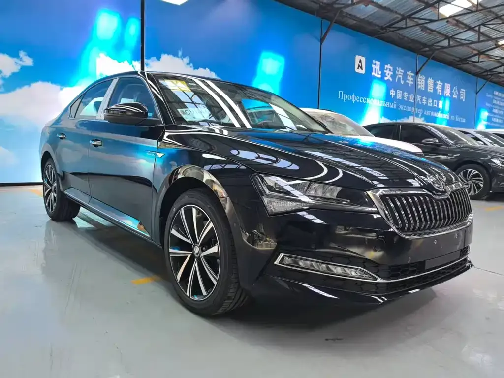 Skoda Superb — фото 1