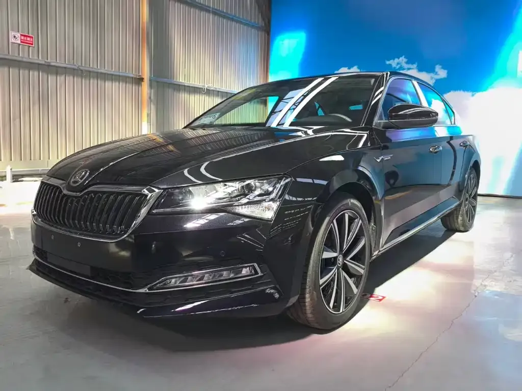 Skoda Superb — фото 7