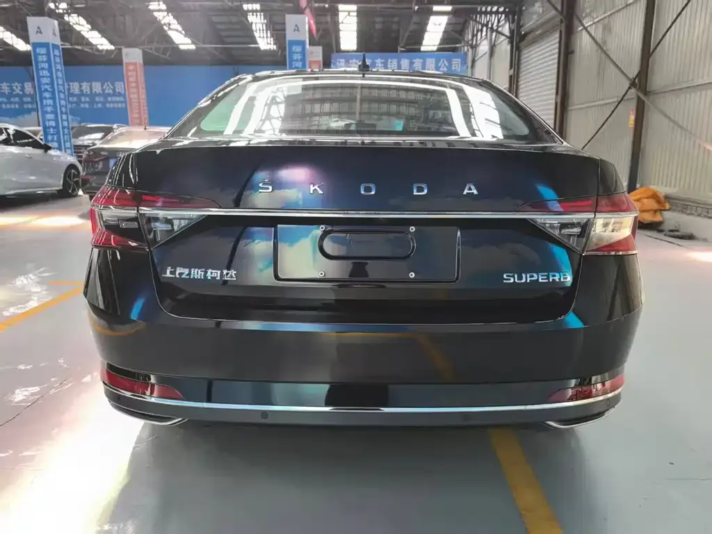 Skoda Superb — фото 9