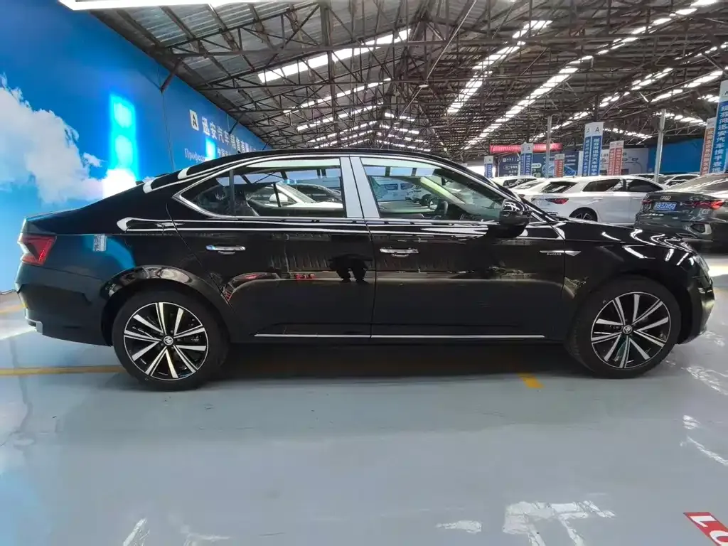 Skoda Superb — фото 3