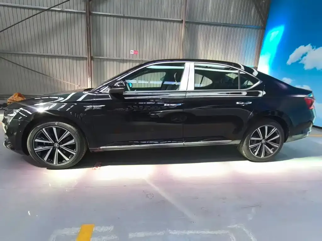 Skoda Superb — фото 5