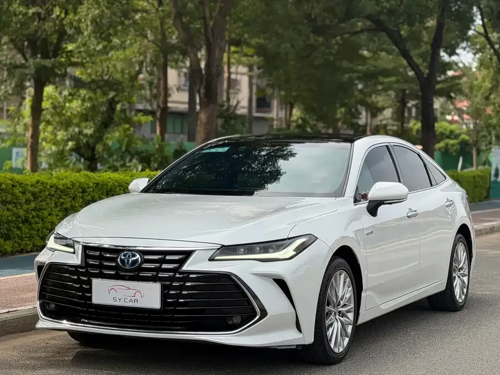 Toyota Avalon — фото 1