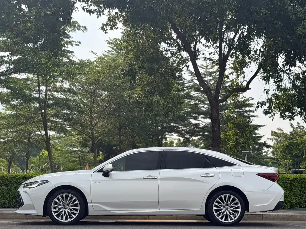 Toyota Avalon — фото 10