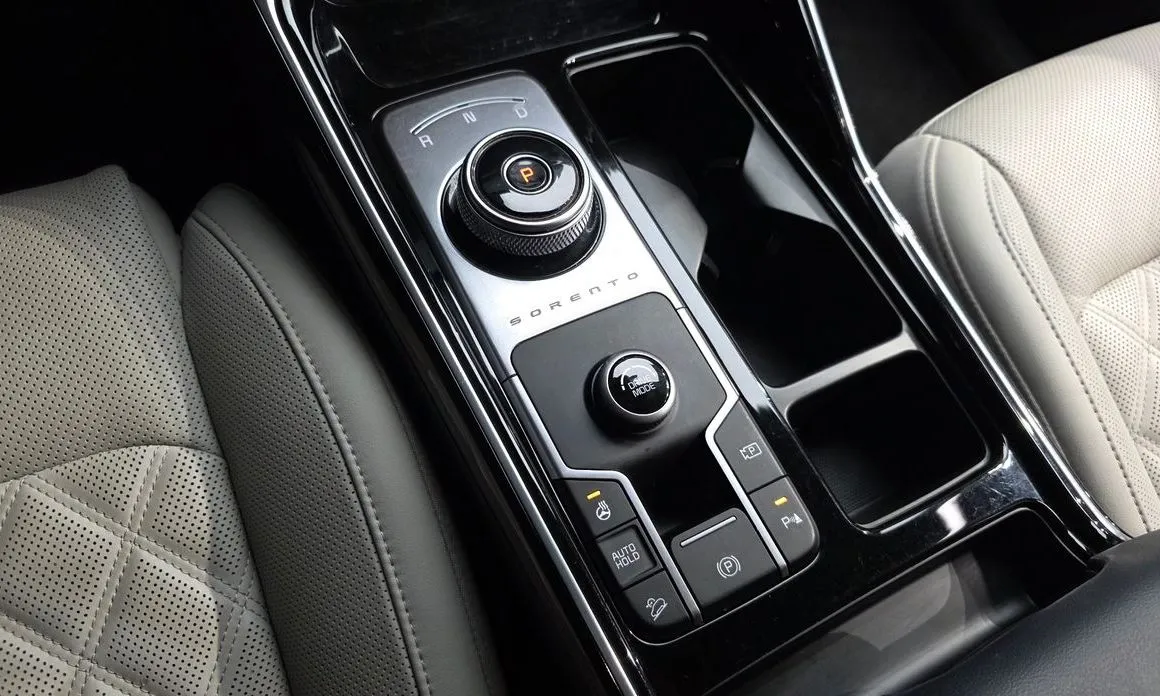 Kia Sorento — фото 10