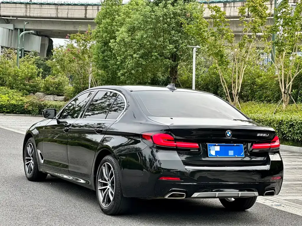BMW 5 Series — фото 2