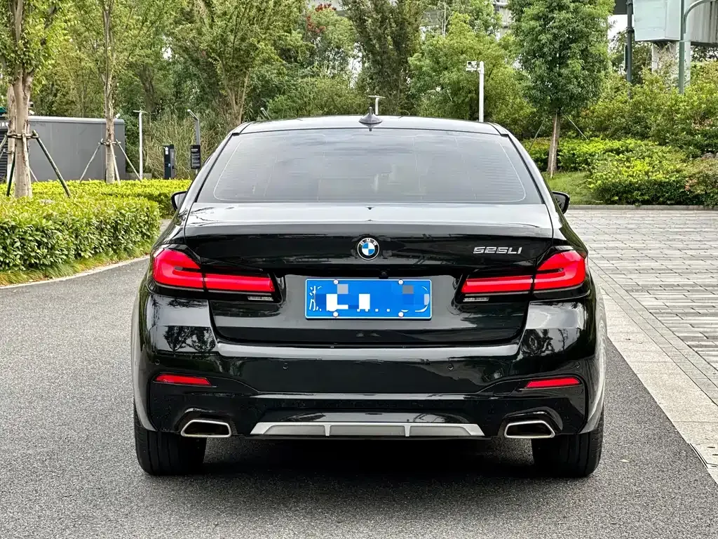 BMW 5 Series — фото 4