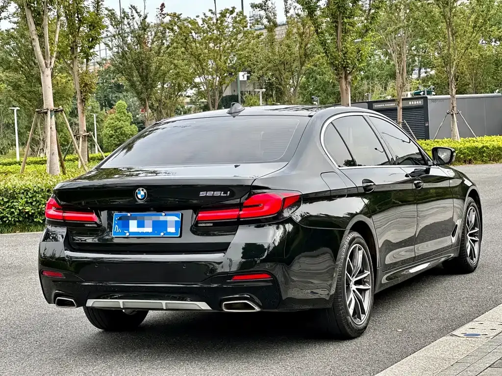 BMW 5 Series — фото 7