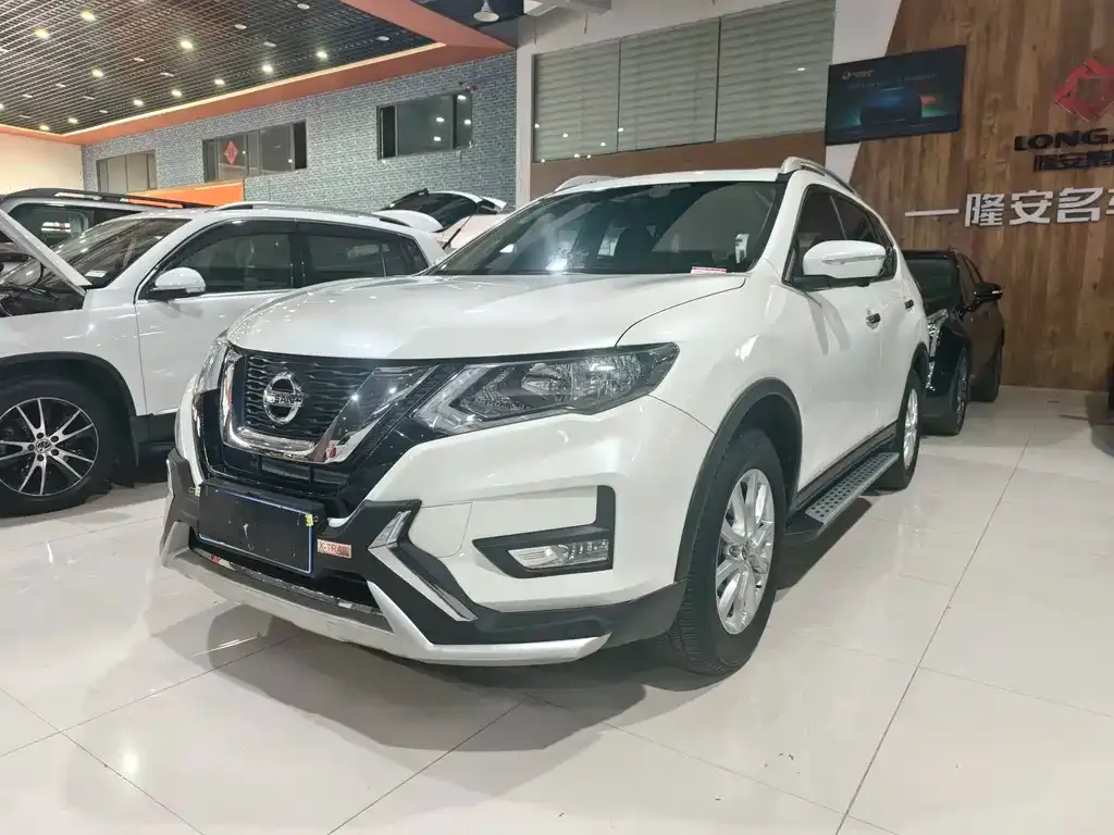 Nissan X-Trail — фото 1