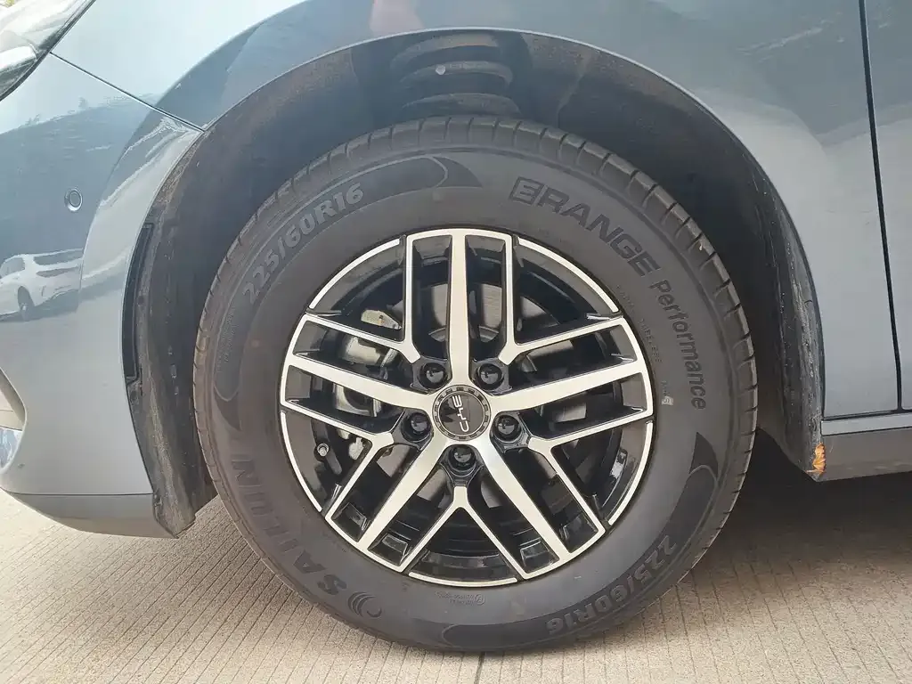 BYD Seal 05 DM-i — фото 10