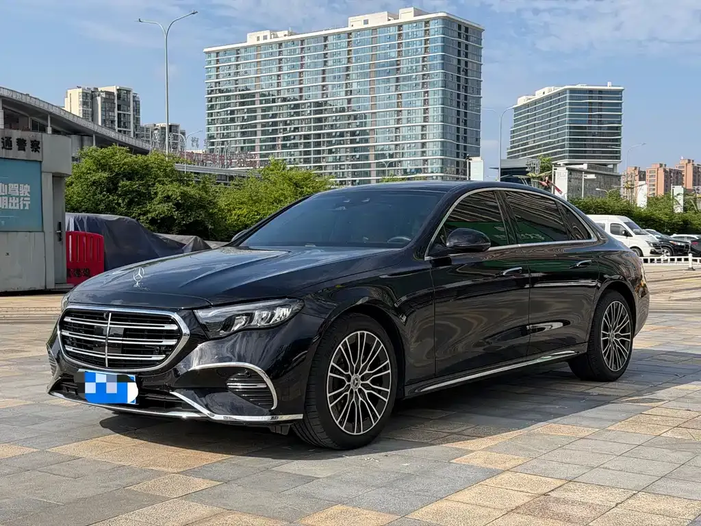 Mercedes-Benz E-Class — фото 1