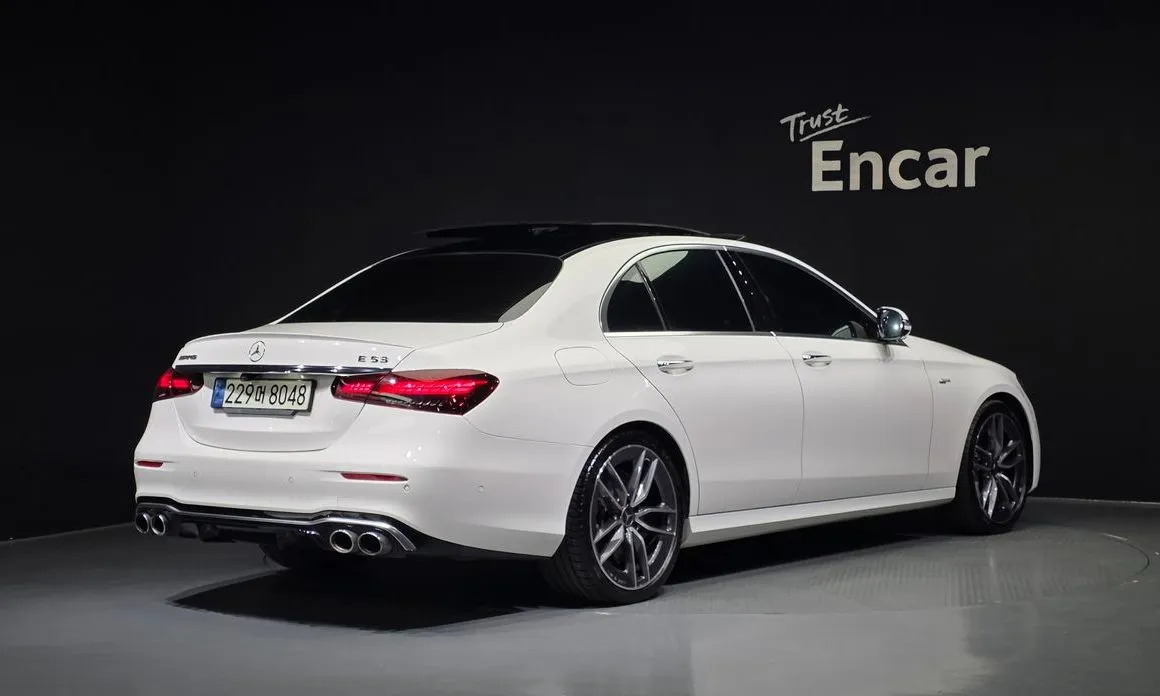 Mercedes-Benz E-Class — фото 4