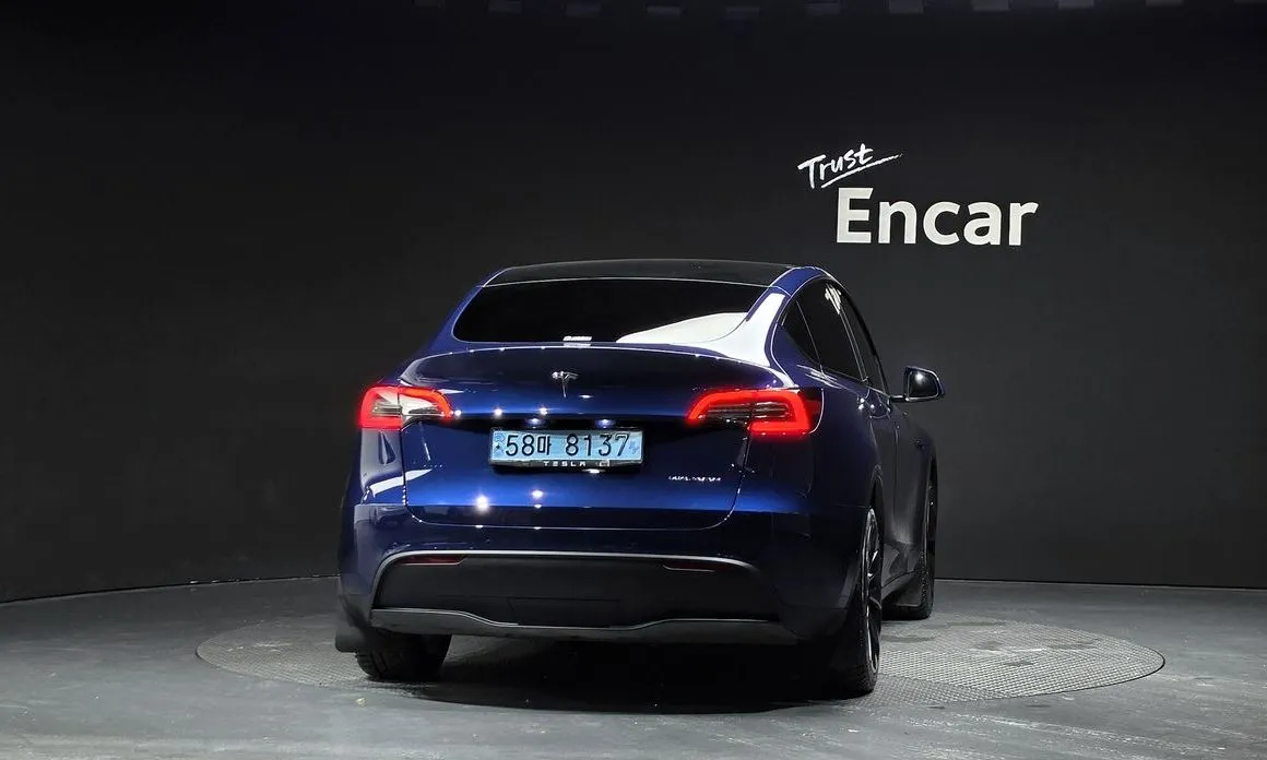 Tesla Model Y — фото 10