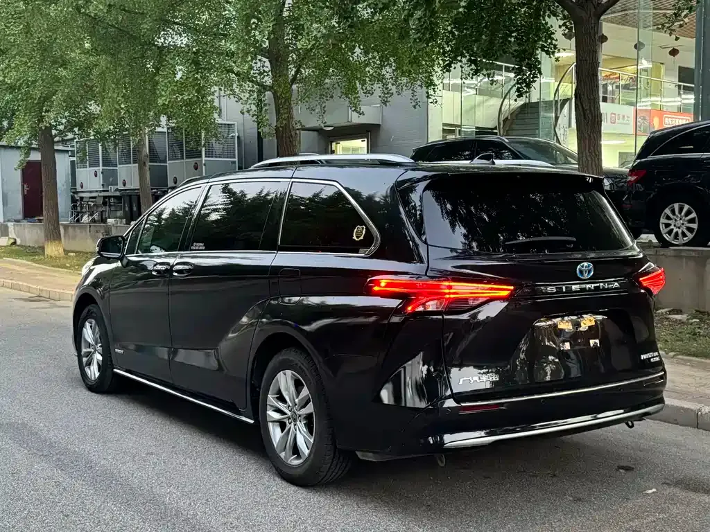 Toyota Sienna — фото 6