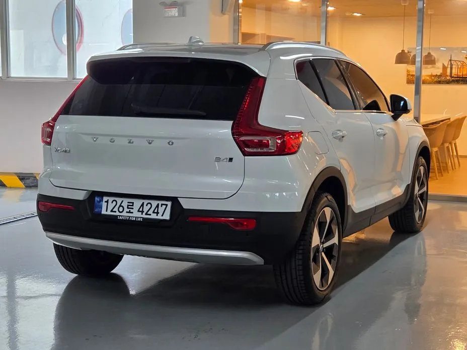 Volvo XC40 — фото 10